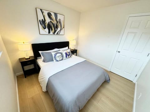 438 Comfortable 4BR Heart Downtown SJ central AC SJSU Apartment in San Jose