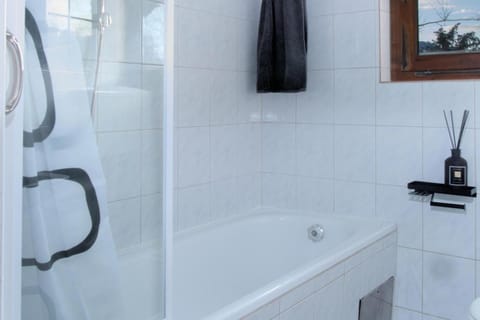 Shower, Bathroom, Decorative detail