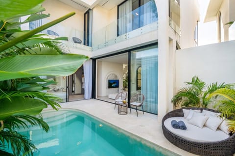 Patio, Pool view, Swimming pool, sunbed
