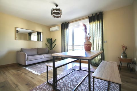 Appartement chaleureux Parking privé Apartment in Auvergne-Rhône-Alpes