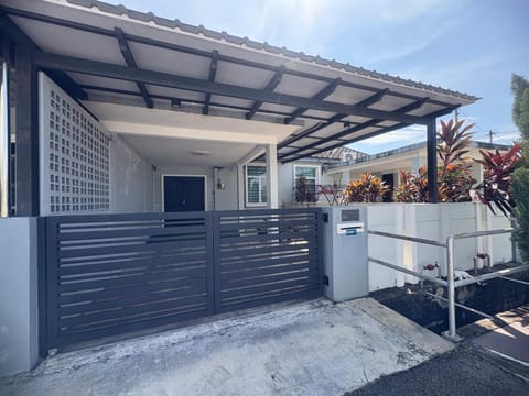 Property building, View (from property/room), Balcony/Terrace