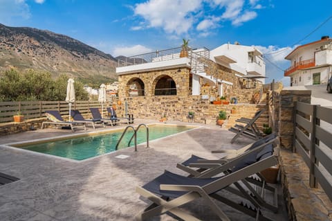 Property building, Natural landscape, Mountain view, Swimming pool, sunbed