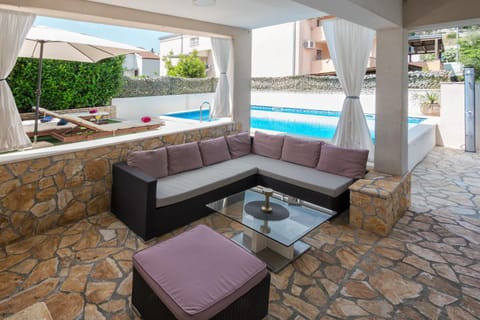 Day, View (from property/room), Balcony/Terrace, Seating area, Pool view, Swimming pool, sunbed