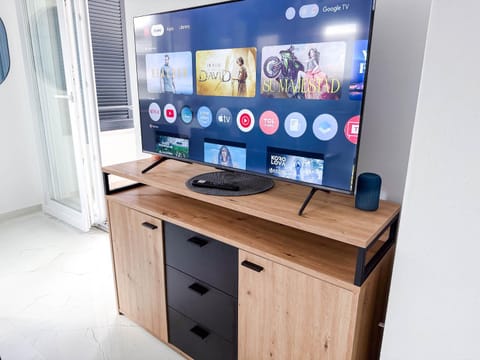 Communal lounge/ TV room, TV and multimedia, Evening entertainment