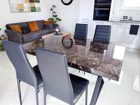 Kitchen or kitchenette, Seating area, Dining area