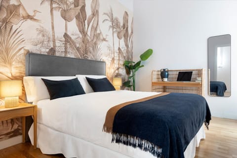 Bed, Photo of the whole room, Bedroom