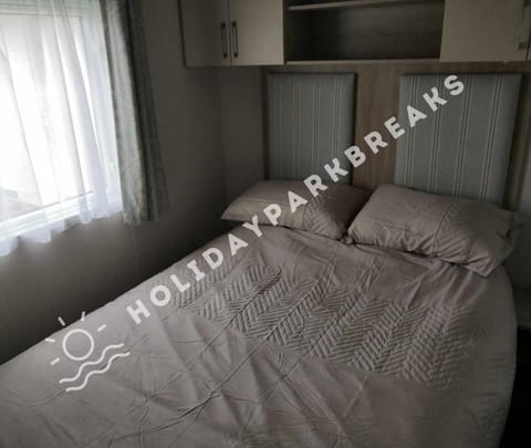 Coastal Haven - 3 Bedroom by Main Complex, West Sands, Seal Bay House in Selsey