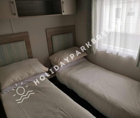 Coastal Haven - 3 Bedroom by Main Complex, West Sands, Seal Bay House in Selsey