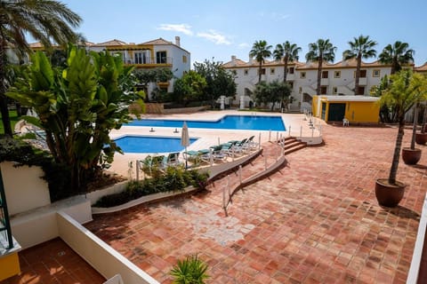 Pool view, Swimming pool, sunbed