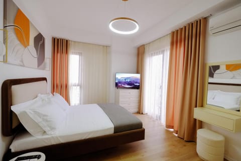 Bed, TV and multimedia, Bedroom