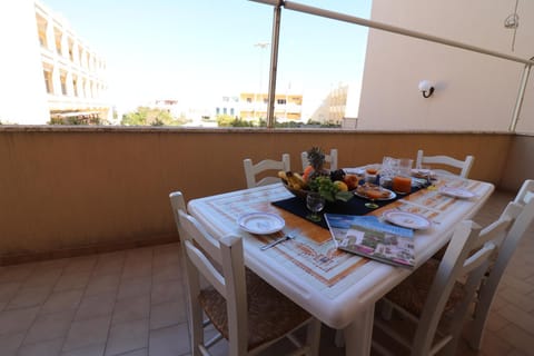 View (from property/room), Balcony/Terrace, Dining area