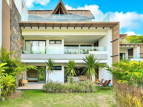 Property building, Day, Garden, View (from property/room), Balcony/Terrace, Garden view