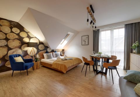 Bed, Living room, Photo of the whole room, Seating area, Dining area, Bedroom