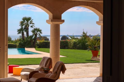 Magnifique Villa Provençal avec Piscine et Vue Mer Villa in Antibes