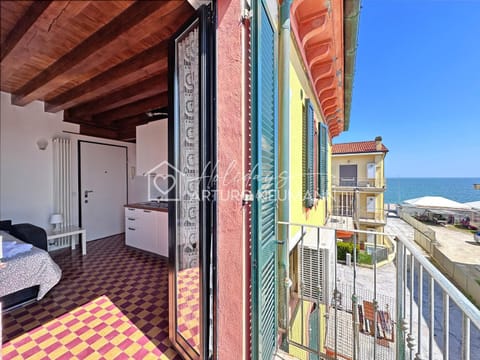 Property building, Patio, Bed, Day, Natural landscape, View (from property/room), Balcony/Terrace, Photo of the whole room, Bedroom, Sea view
