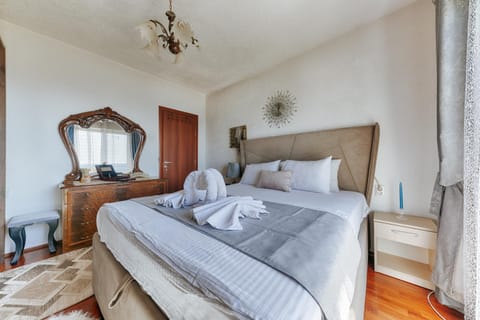 Bed, Photo of the whole room, Bedroom, towels, wardrobe