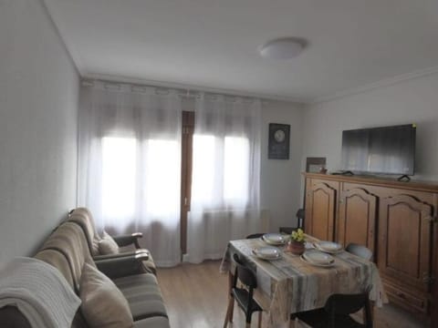 TV and multimedia, Living room, Seating area, Dining area, Evening entertainment