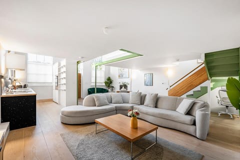 Kitchen or kitchenette, Living room, Seating area