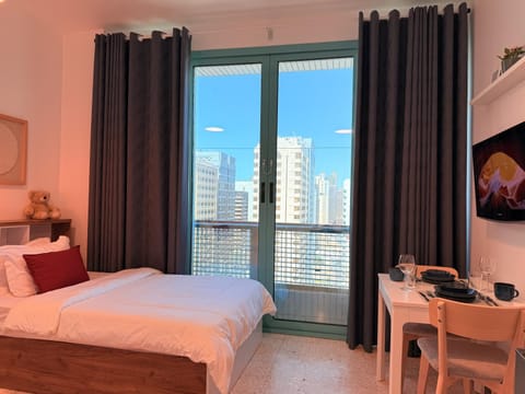 Bed, TV and multimedia, Photo of the whole room, Bedroom, hair dresser