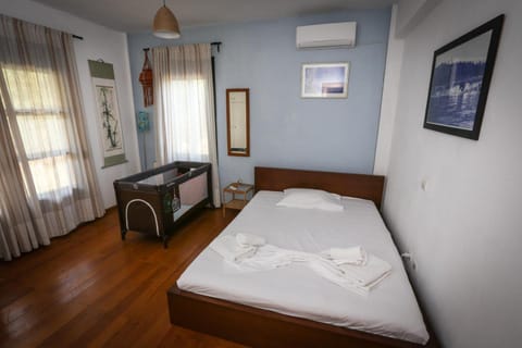 Bed, Photo of the whole room, Bedroom, towels, air conditioner