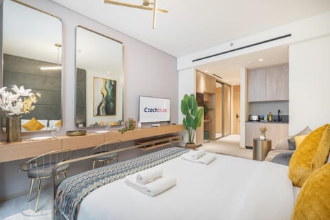 Bed, TV and multimedia, towels