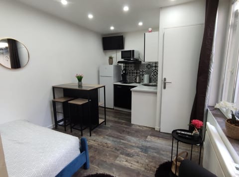 ღ NeoNest - Studio Hyper Centre , Wifi & Cour Apartment in Hauts-de-France