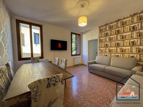 Communal lounge/ TV room, TV and multimedia, Living room, Seating area