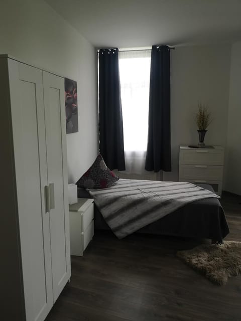 Bed, Photo of the whole room, wardrobe