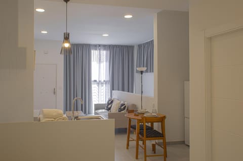 Photo of the whole room, Seating area