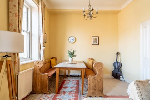 Seating area, Dining area