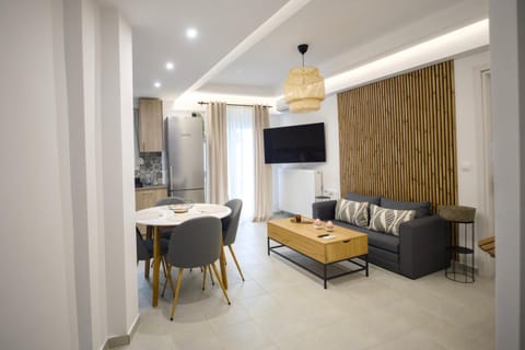 TV and multimedia, Kitchen or kitchenette, Living room, Seating area, Dining area