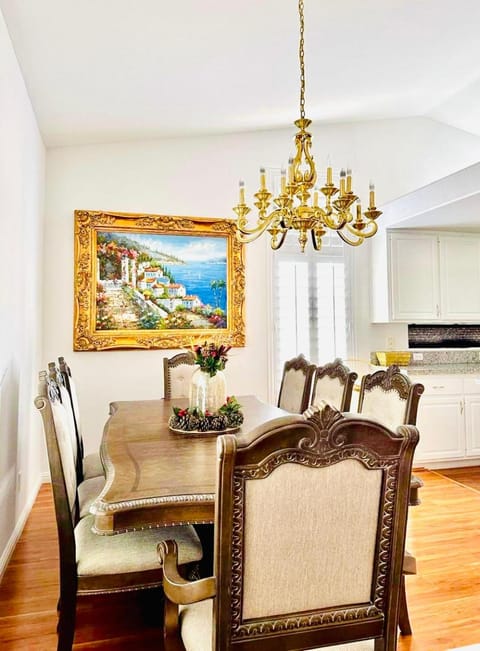 Seating area, Dining area