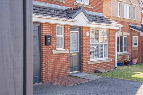 Super Prime Luxury 4 Bedroom Detached Home by TBA Apartment in Dunfermline