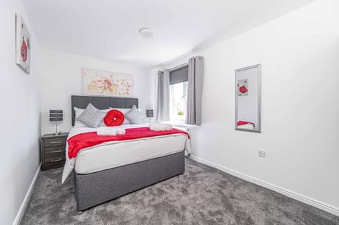 Super Prime Luxury 4 Bedroom Detached Home by TBA Apartment in Dunfermline