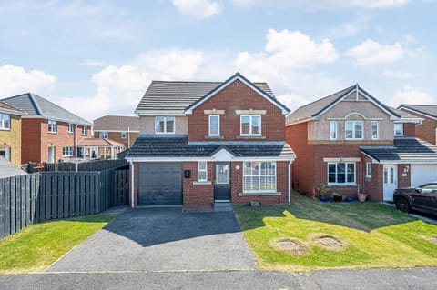 Super Prime Luxury 4 Bedroom Detached Home by TBA Apartment in Dunfermline