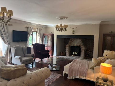 Communal lounge/ TV room, Living room, Seating area