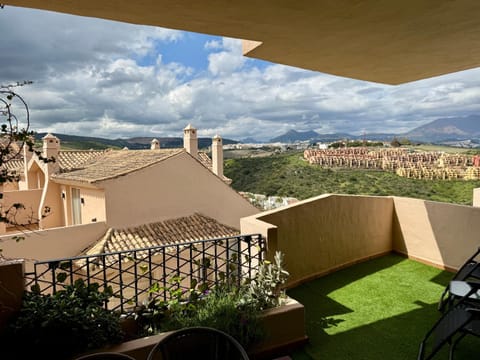 View (from property/room), Balcony/Terrace, Mountain view