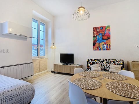 Bed, Living room, Dining area
