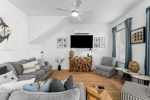 TV and multimedia, Living room, Decorative detail, Seating area