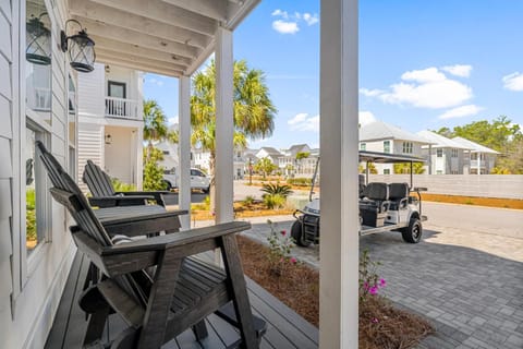 Patio, View (from property/room), Seating area, Parking