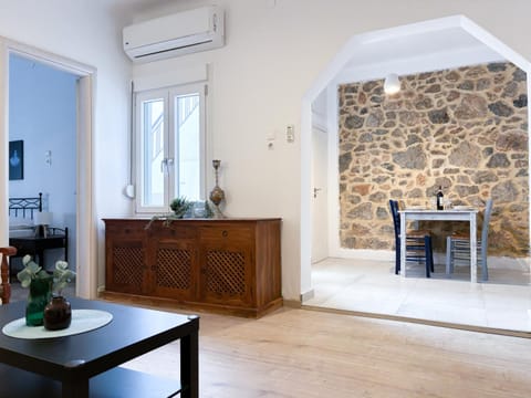 Living room, Seating area, Dining area, air conditioner