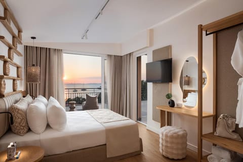 Bed, TV and multimedia, Photo of the whole room, Bedroom, Sea view