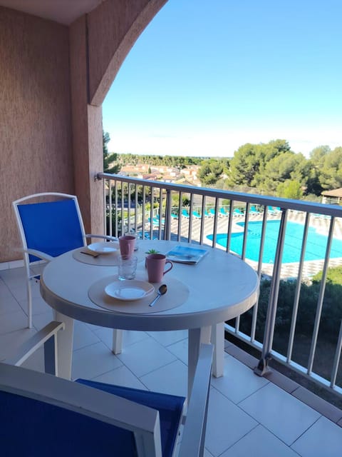 Patio, Day, Natural landscape, View (from property/room), Balcony/Terrace, Pool view, Swimming pool, sunbed