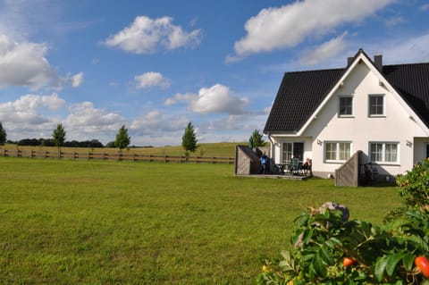 Property building, BBQ facilities, Garden, Balcony/Terrace, Garden view