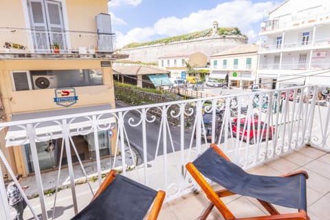 View (from property/room), Balcony/Terrace, City view