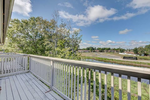 5 Min to Beach and Golf plus Pool House in Surfside Beach