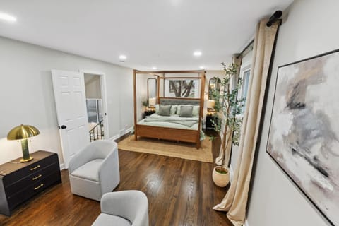 Elevated Stay 3BR in Addison House in Villa Park