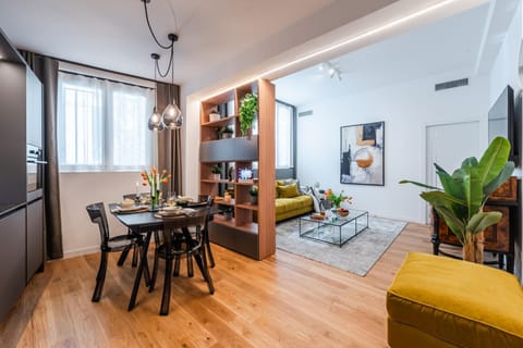 TV and multimedia, Living room, Photo of the whole room, Dining area