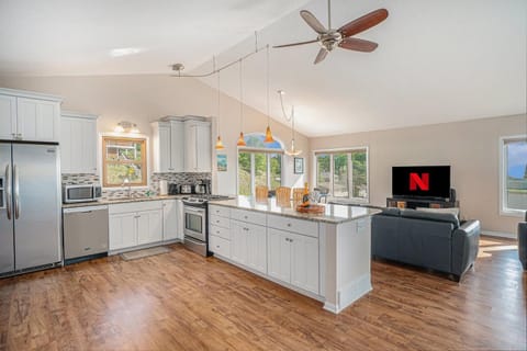 My Blue Haven Lake View 4BDR Cottage in Grand Haven House in Grand Haven