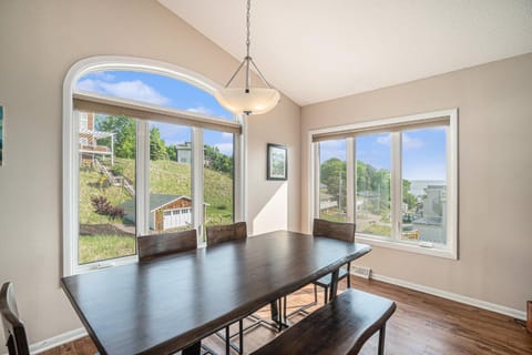 My Blue Haven Lake View 4BDR Cottage in Grand Haven House in Grand Haven